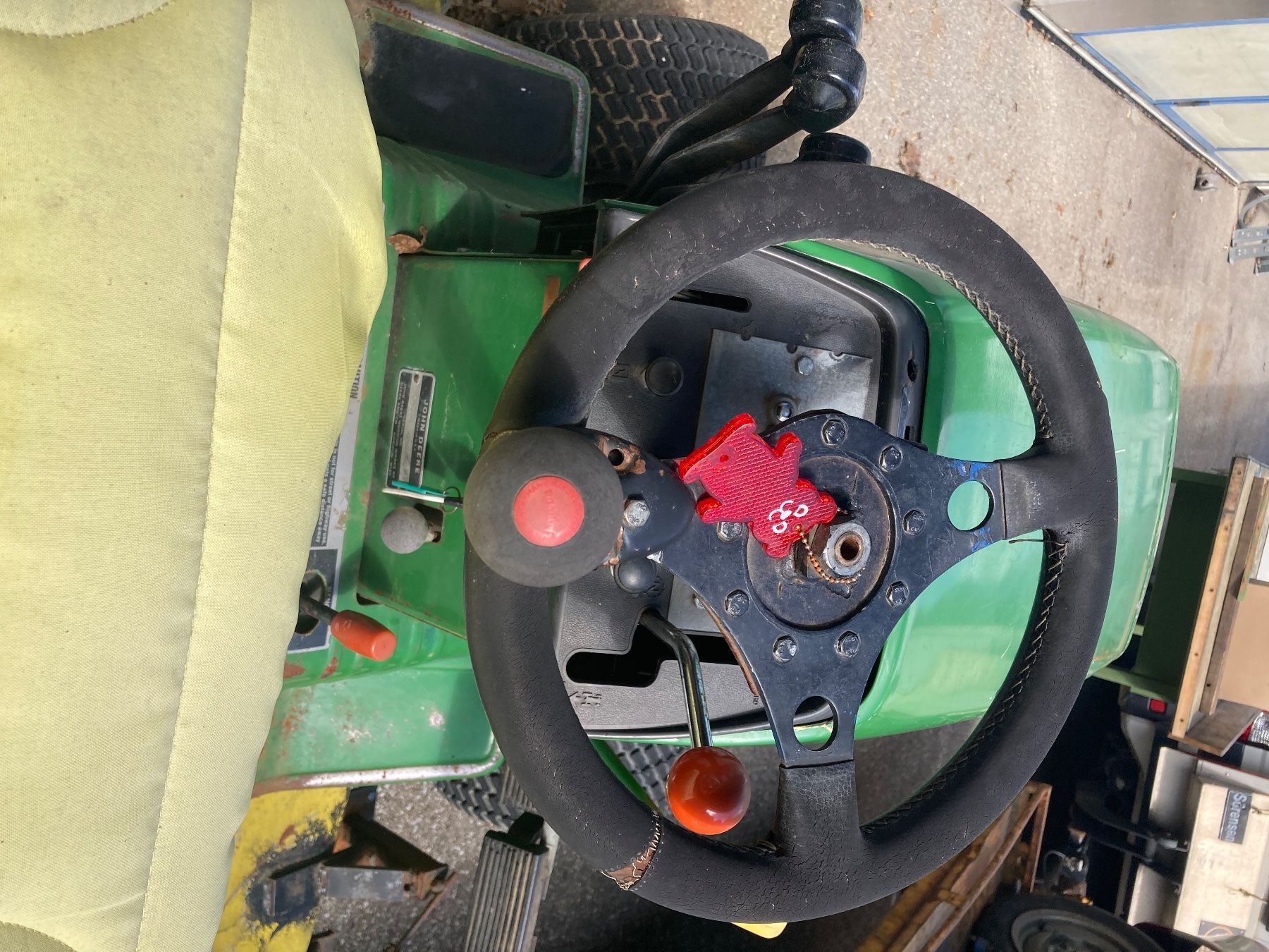 John Deere Tagliaerba: Tracteur-Tondeuse John Deere 400 – Usato da Romanel-s-Lausanne venduto da MG_IG_PN 3
