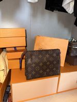 An 1 fr Louis Vuitton Toiletry Pouch 19 cm