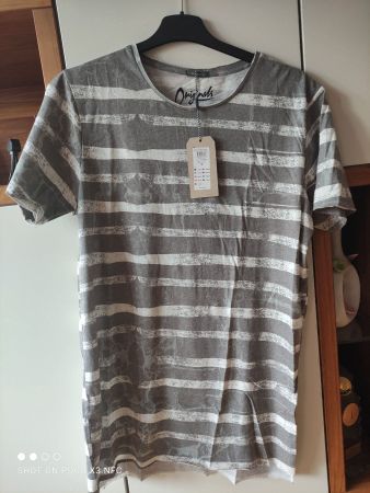 Schönes T-Shirt von JACK & JONES (M)