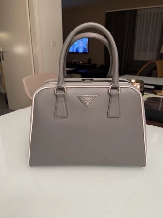 Prada Pyramid Leder grau sehr guter Zustand