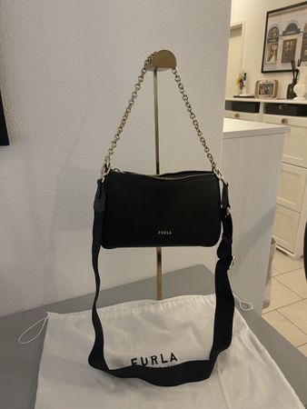 Ab 1 frFurla Handtasche schwarz mit Kette sehr guter Zustand