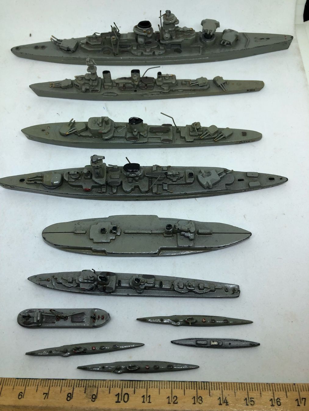 Wiking Kits de montage: 18 WIKING Schiffsmodelle – D'occasion à Gümmenen par Ug6
