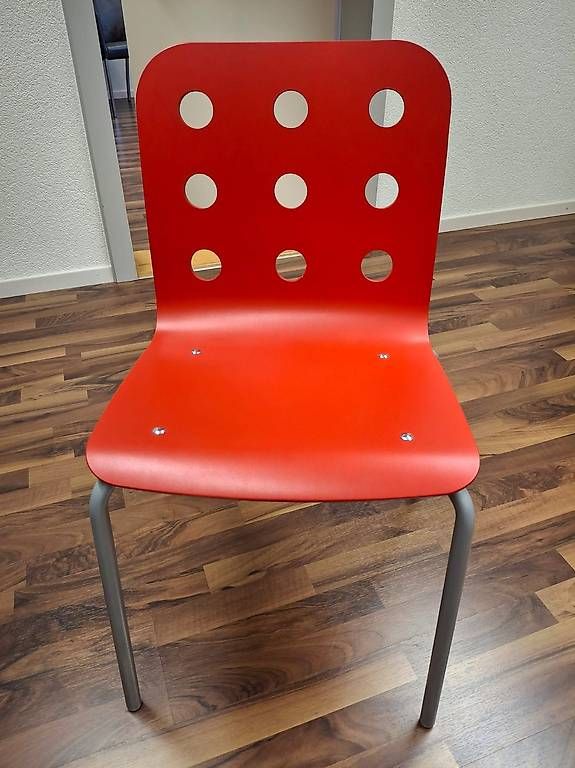 Chaises: 9 Stühle rot und weiss – D'occasion à Weinfelden par Zebi22 1
