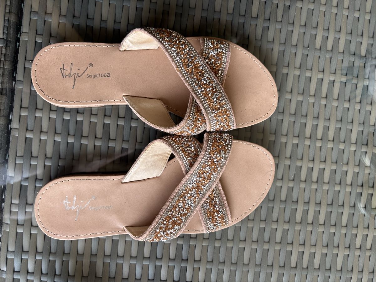 Chaussures femmes: Mules strass beige taille 37 – Neuf (Voir description) à Genève par ste_k6dj
