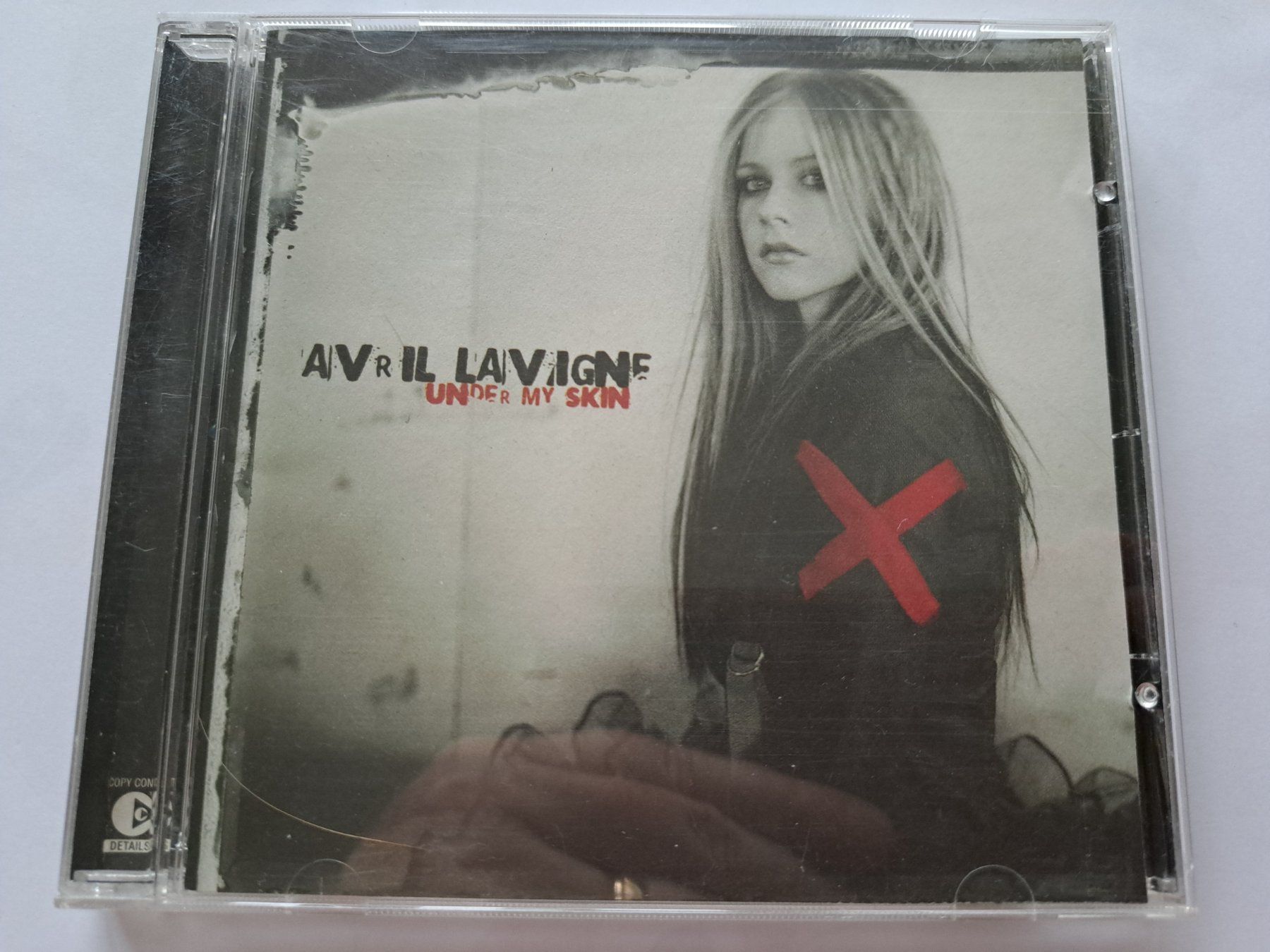 CDs: Cd Avril Lavigne - Under my skin – Gebraucht aus Pully von bro_n52j