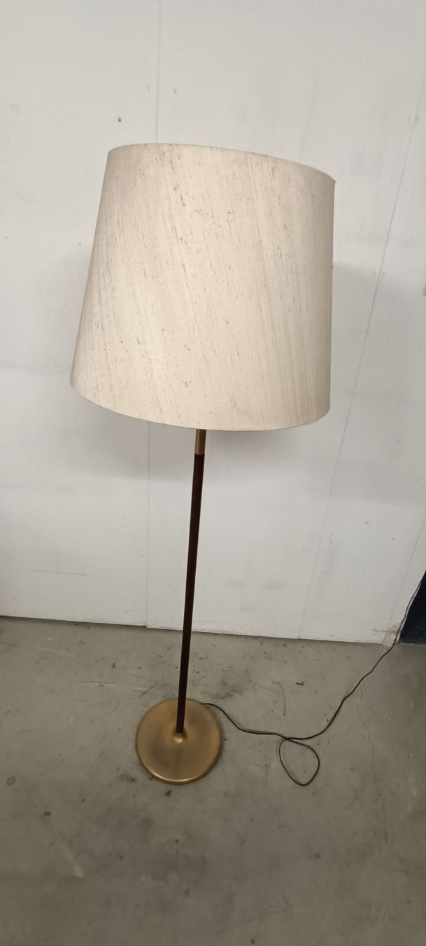 Lampade: Stehlampe Design Holz Messing Retro  – Usato da Pfäffikon ZH venduto da K-V-M 2