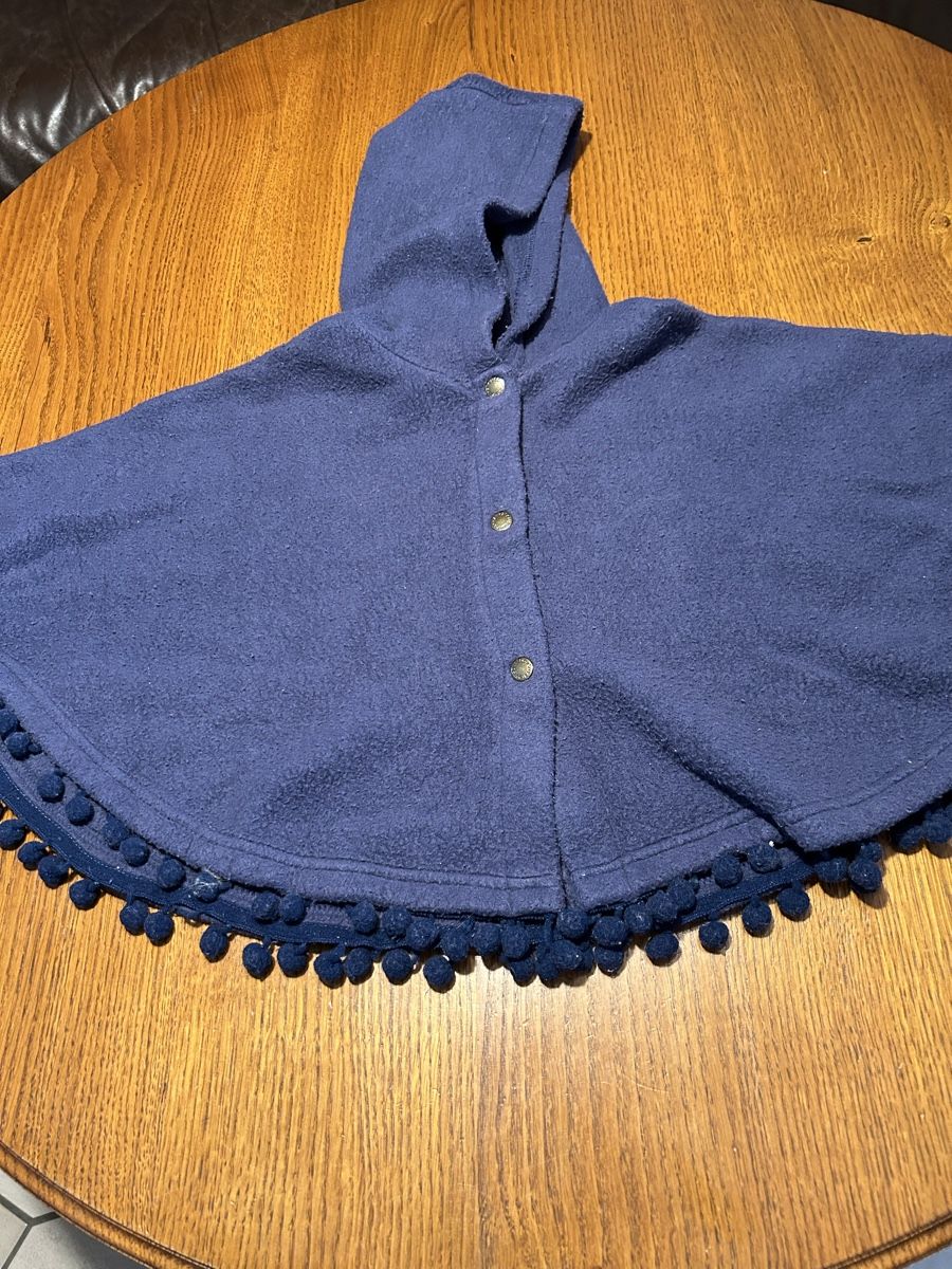 Giacche & Cappotti: Pancho à capuche enfant – Usato da Montsevelier venduto da Batson