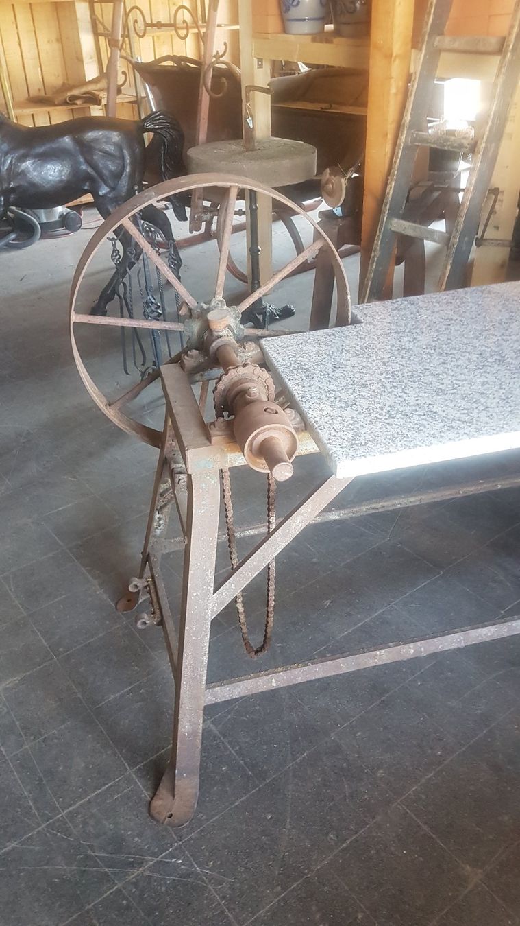 Scaffali: antikes Maschinen-Gestell mit Granitplatte – Usato da Wangen a.Aare venduto da spd01 2