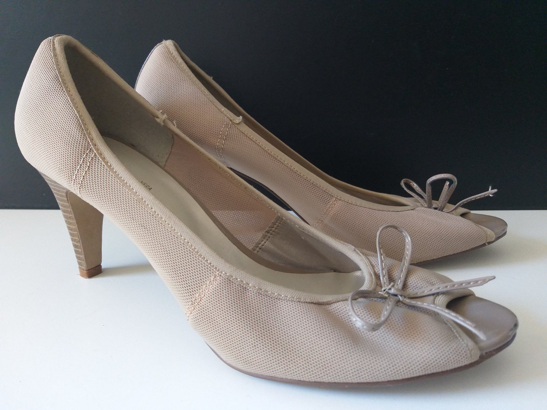 Scarpe da donna: OBSEL Chaussures beige à talon pointure 40 – Usato da Cossonay-Ville venduto da Les_1001_perles 1