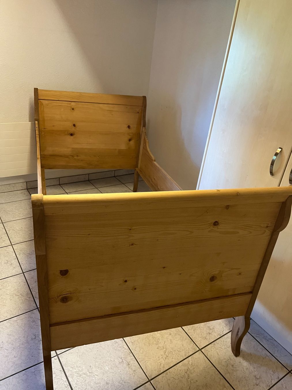 Letti: Massivholz-Bett, – Usato da Montlingen venduto da Giardini13