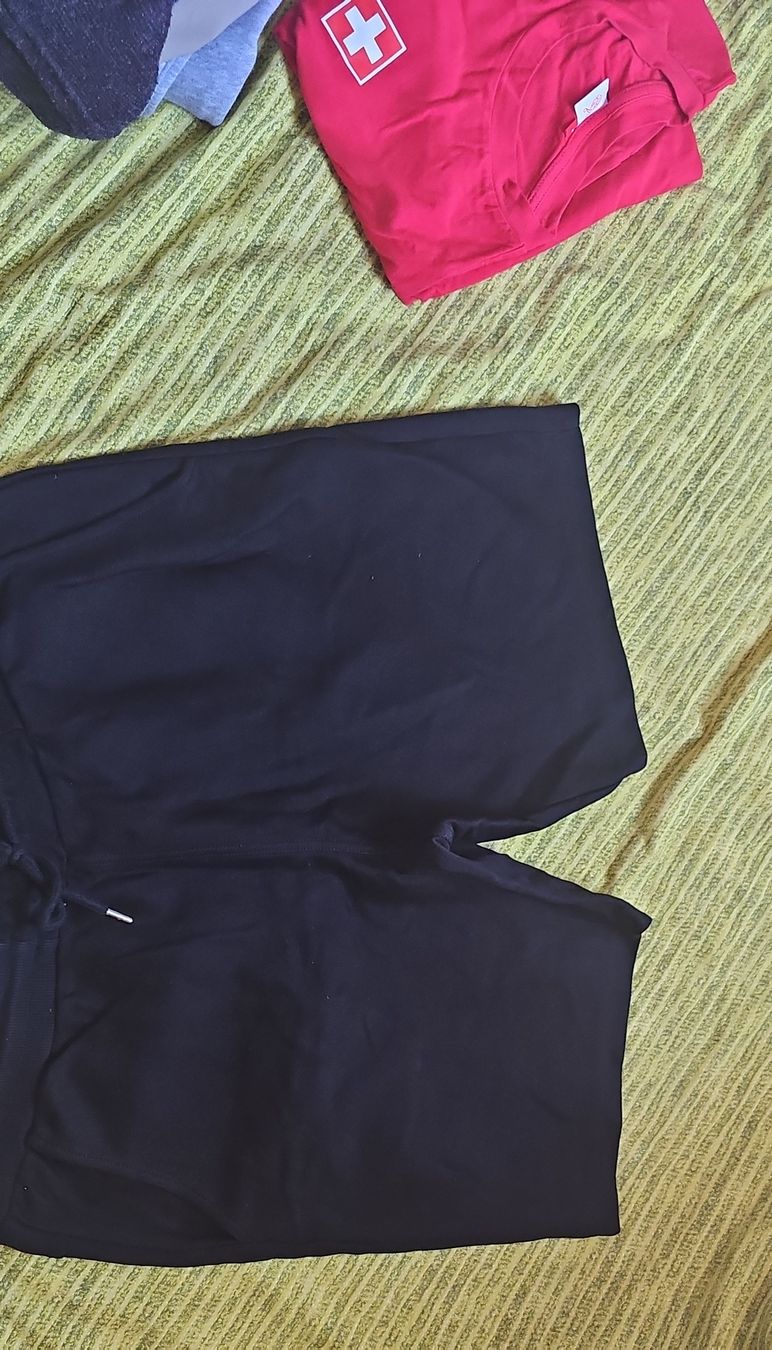 H&M Pantaloni: Schwarze kurze Hose Grösse L – Usato da Kriens venduto da fat_6ghn