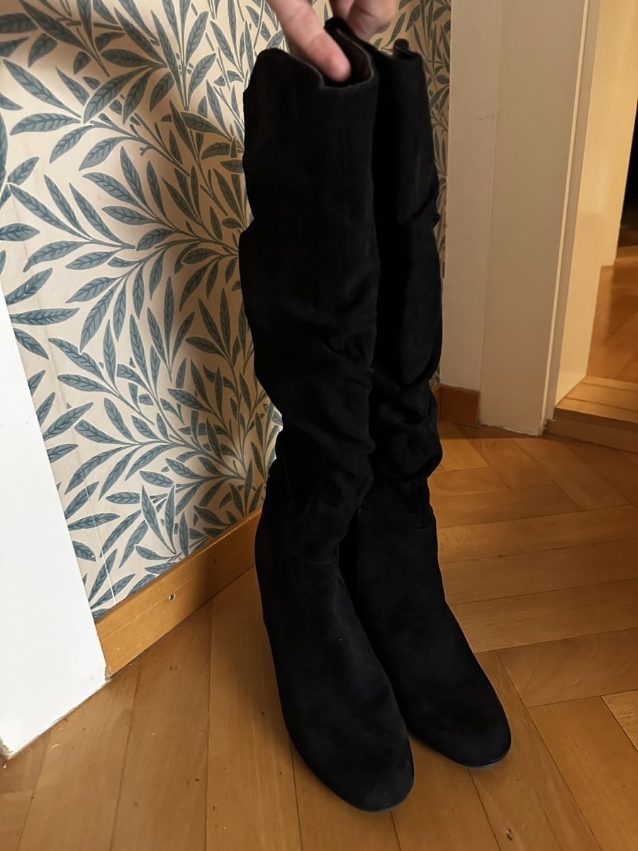 Scarpe da donna: Black Suede Block Heel Boots, Size 40 – Usato da Zürich venduto da kas_g26m 1
