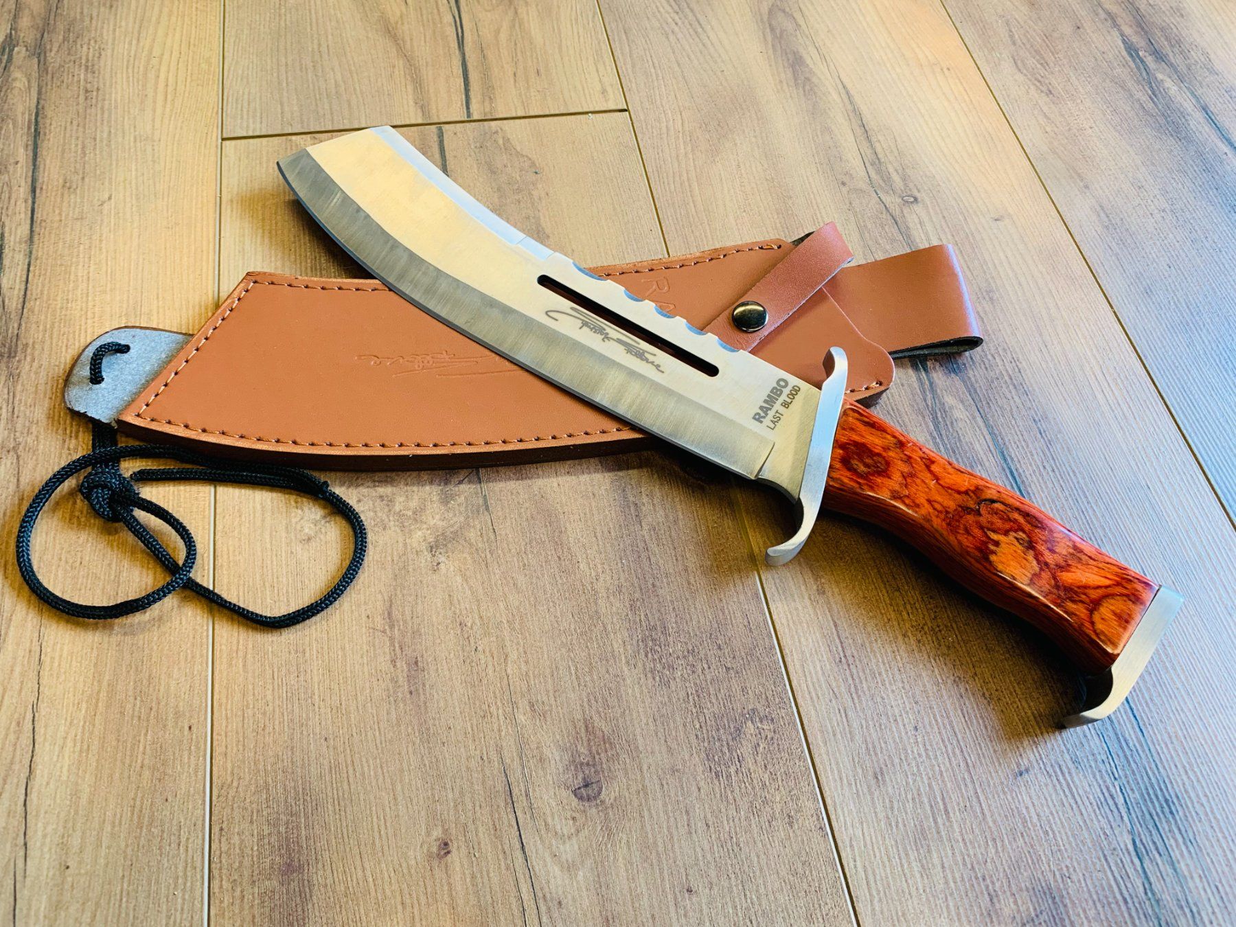 Accessori: Rambo Tactical Survival Messer 43cm – Nuovo e nell'imballaggio originale da Bergdietikon venduto da shopAgent 4
