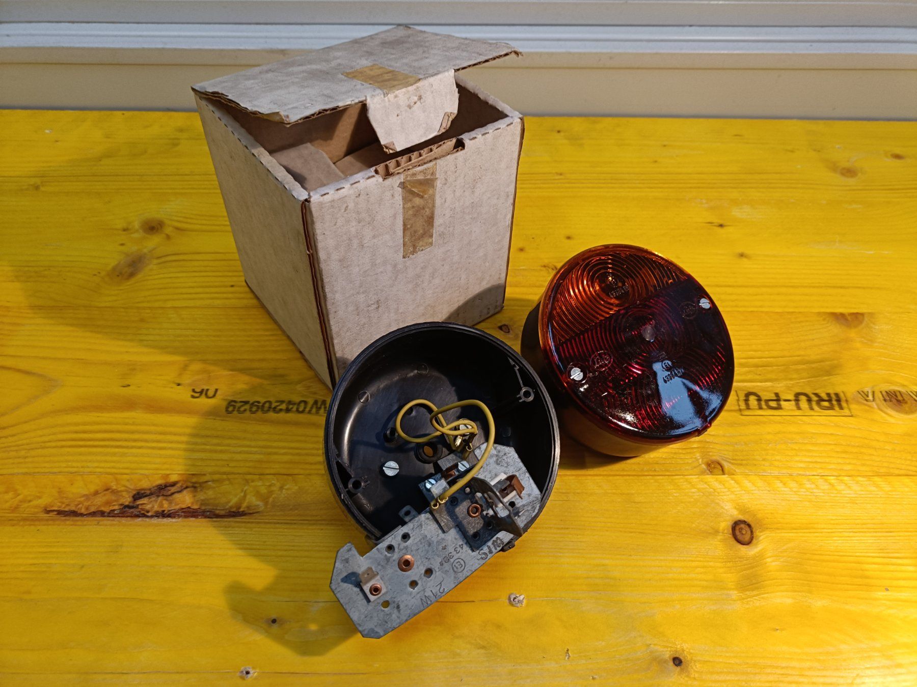 Alle Autoersatzteile: Originale Hella Oldtimer Rückleuchte, neuwertig! – Neu und originalverpackt aus Hombrechtikon von Unser_Hofer 1