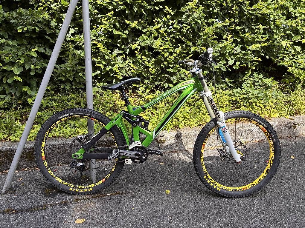 Biciclette: Downhill Mondraker Summum – Usato da Luzern venduto da curly-angi