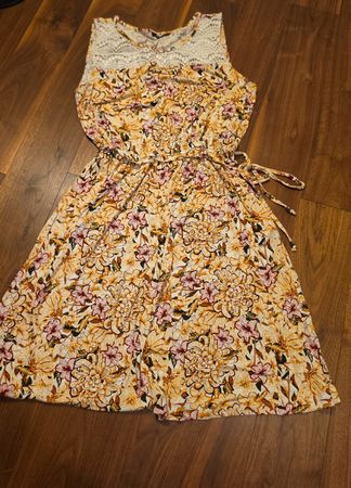 Kleid Esmara Blumenmuster mit Spitze Grösse L 44/46