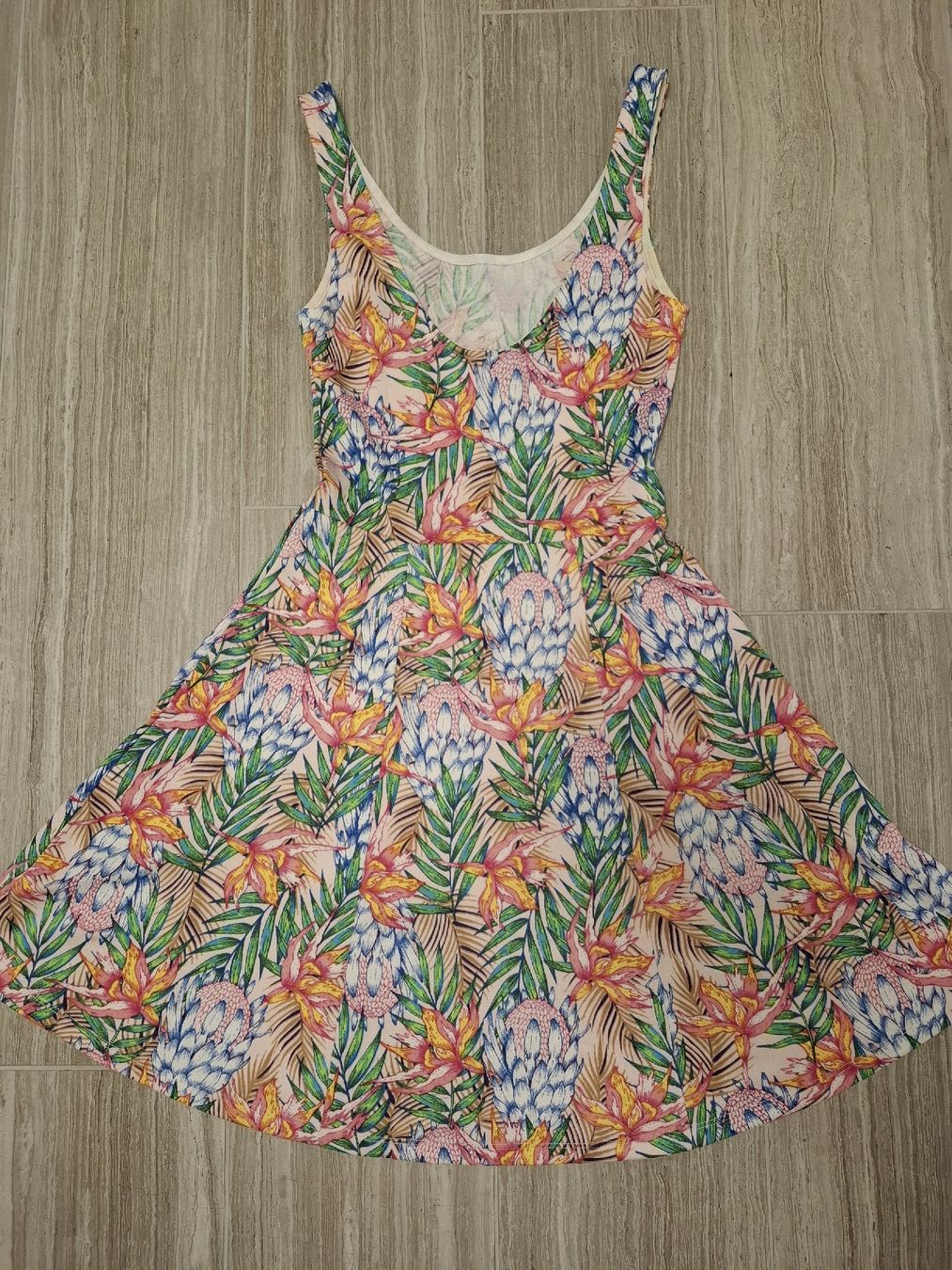 H&M Vestiti: robe d'été en taille 32 – Usato da Ecublens FR venduto da ame_y8tq 1