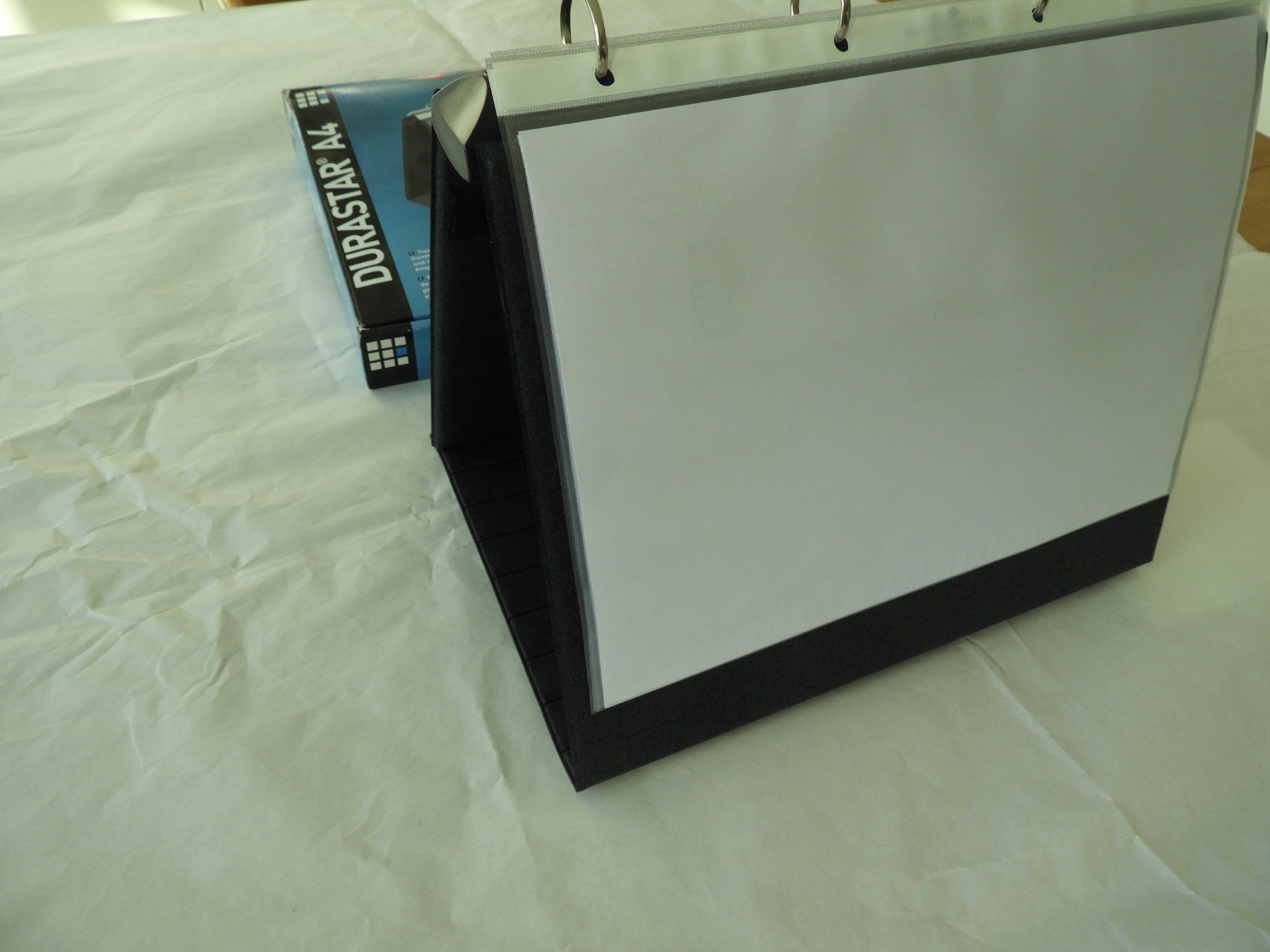 Tele & Cornici: DURABLE Durastar A4 Quer Tischflipchart, neuwertig – Nuovo e nell'imballaggio originale da Gutenswil venduto da Sibe7 2