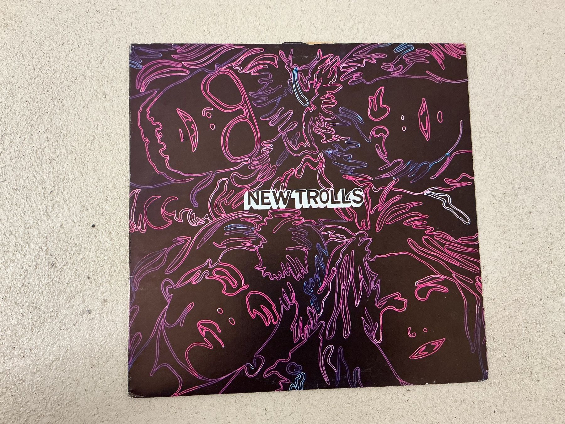 Dischi in vinile: New Trolls LP (Cover hat seem split) – Usato da Winterthur venduto da Tumko-Vinyl