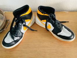 NIKE Jordan 1 Mid Jaune/Noir (GS) Pointure 43 - Unisexe