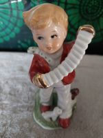 Niedliche Porzellanfigur, Junge mit Akkordeon, Vintage