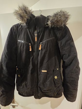 Winterjacke Khujo Gr. M mit Kapuze und Fellrand, Schwarz