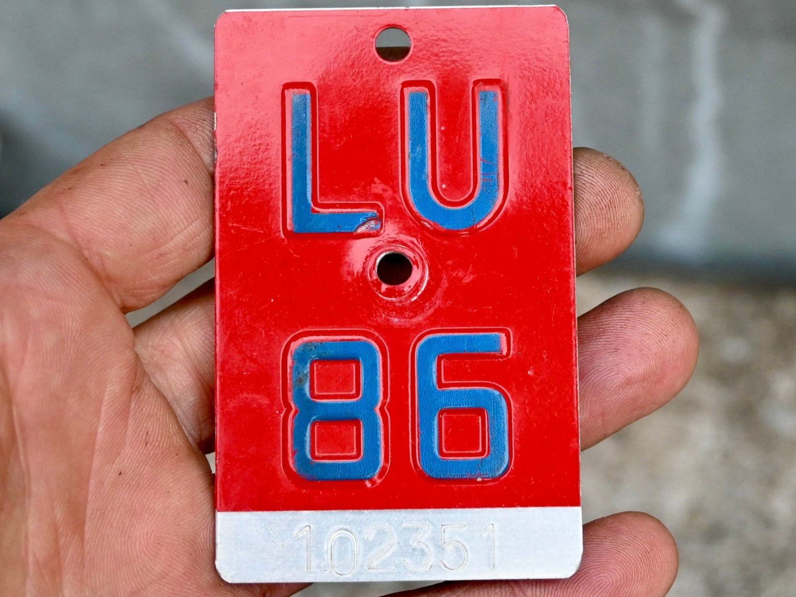 Insegne: Velonummer LU 86 von 1986 Luzern – Usato da Pfaffhausen venduto da mono_rec 1