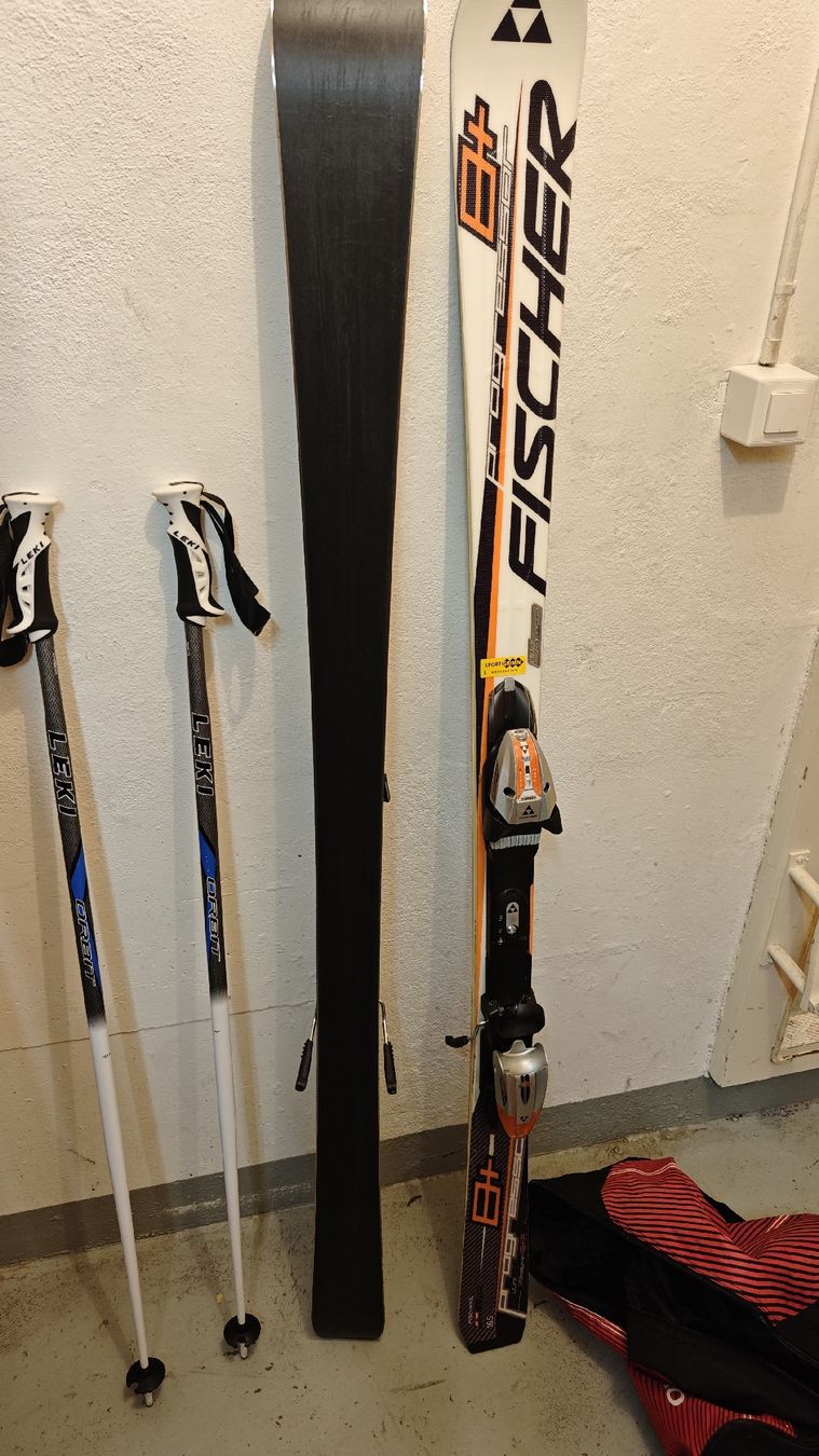 Fischer Sci: Fischer Progressor 8+ ski set with Leki poles and bag – Usato da Dietikon venduto da jav_ryj6