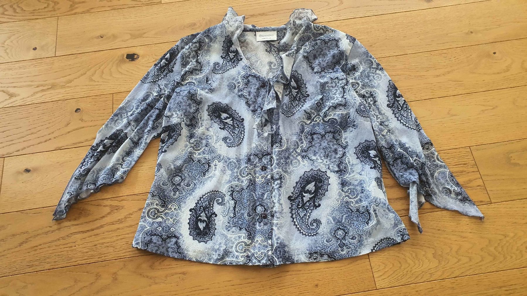 C&A Blusen: Schicke Bluse in Blau mit Muster Grösse 44 – Gebraucht aus Lohn-Ammannsegg von Therealgodfather
