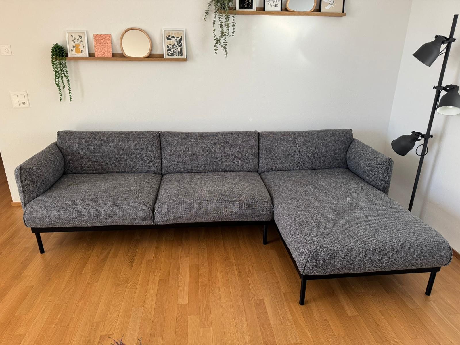 Ikea Sofas: Sofa ÄPPLARYD 3er-Sofa mit Récamiere, Lejde grau/schwarz – Gebraucht aus Ormalingen von zweitakter