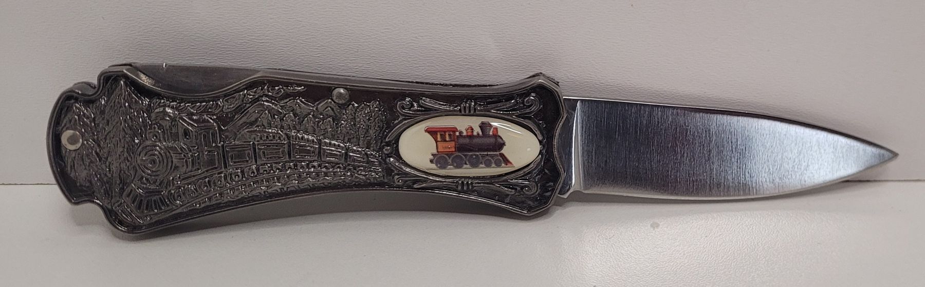Coltelli tascabile: Couteau de poche de collection "train à vapeur" – Nuovo e nell'imballaggio originale da Rocourt venduto da PapyCH