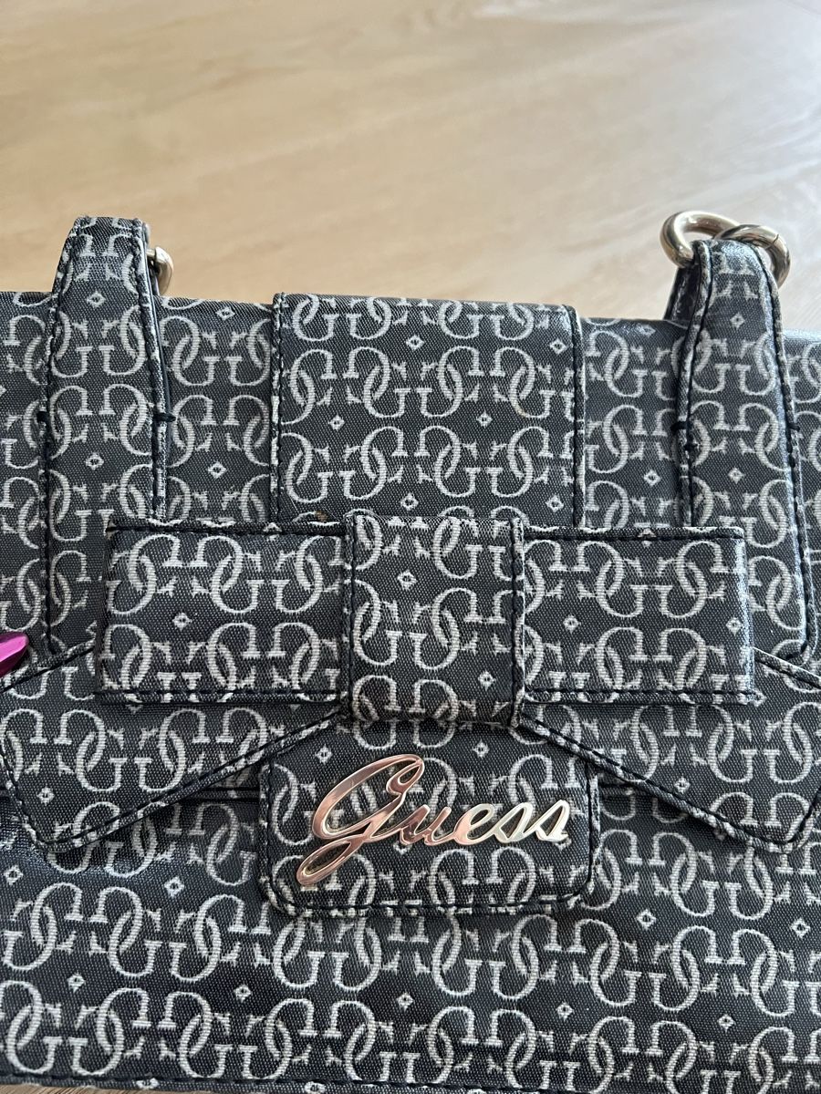 Guess Borse da donna: Handtasche Guess Logo Muster neuwertig – Usato da Herbligen venduto da nic_q8yn 4