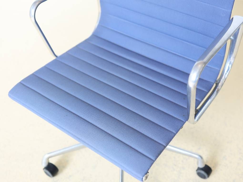 Vitra Stühle: Vitra Eames Bürostuhl EA 119 – Gebraucht aus Meinisberg von atelier_TILIJA 3