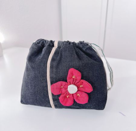 Süsses Stoffsäckli mit Blume – Handgemacht, aus Baumwolle