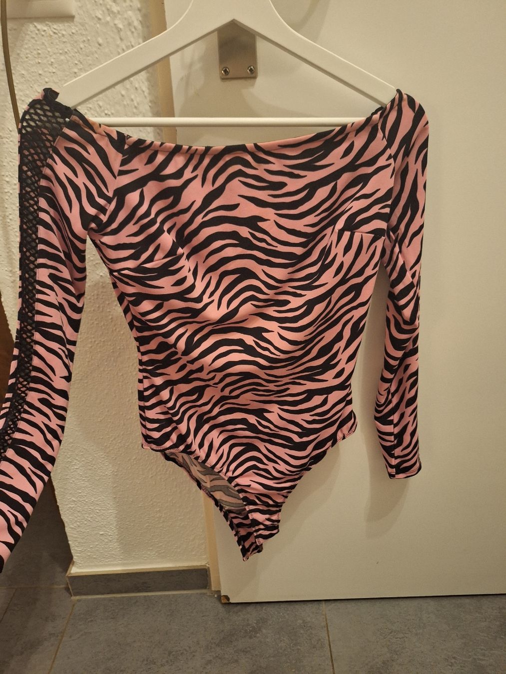 Guess Top: Guess Body neu – Nuovo (secondo la descrizione) da Neuhausen venduto da eliana2 1