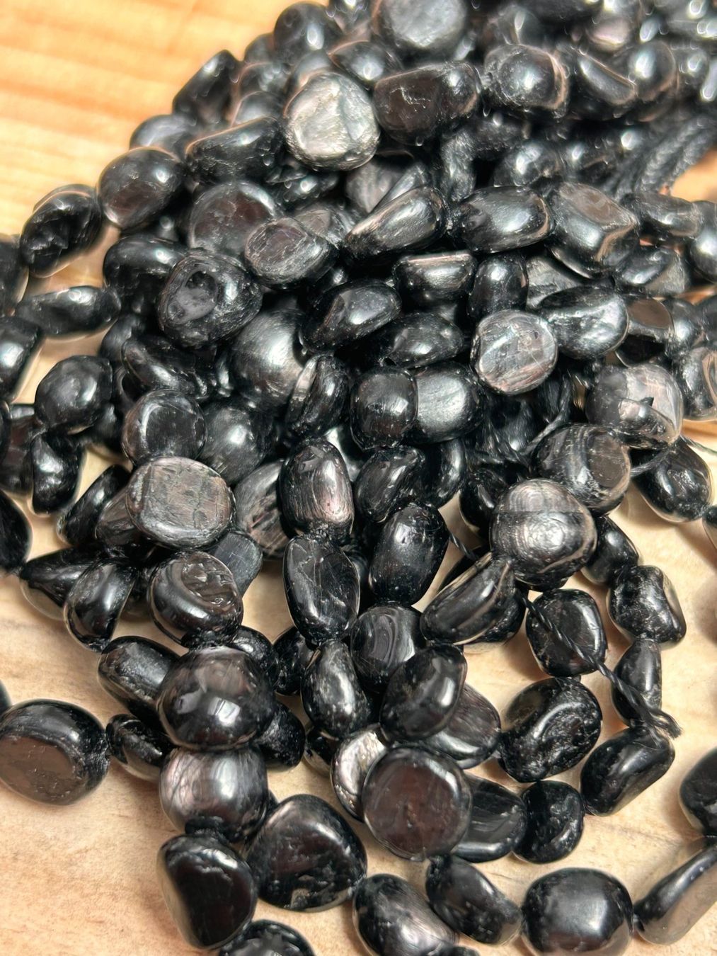 Pietre preziose: Strang echte Hypersthene Nuggets / stone 6-8 mm – Nuovo e nell'imballaggio originale da Niederrohrdorf venduto da Ytobi