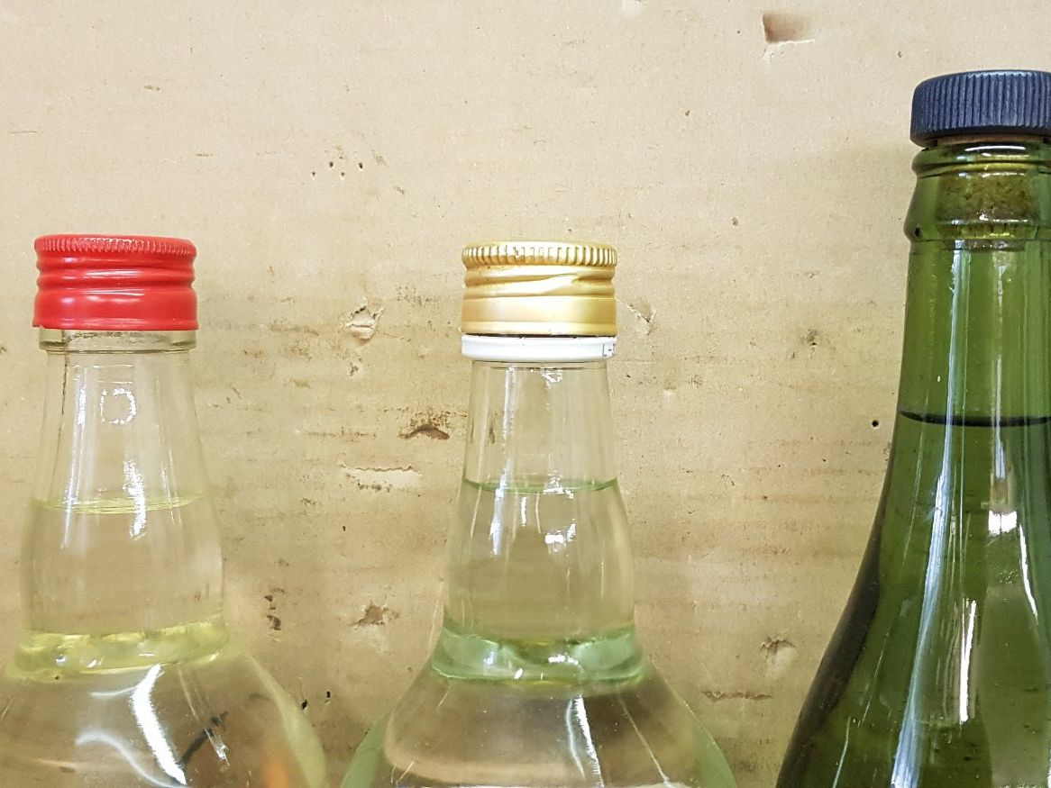 Williams Bevande alcoliche: Williams 2012 / Kirsch / Grappa Eigenbrand. Je 100cl. #1873 – Nuovo (secondo la descrizione) da Schöftland venduto da Topdeal4 2