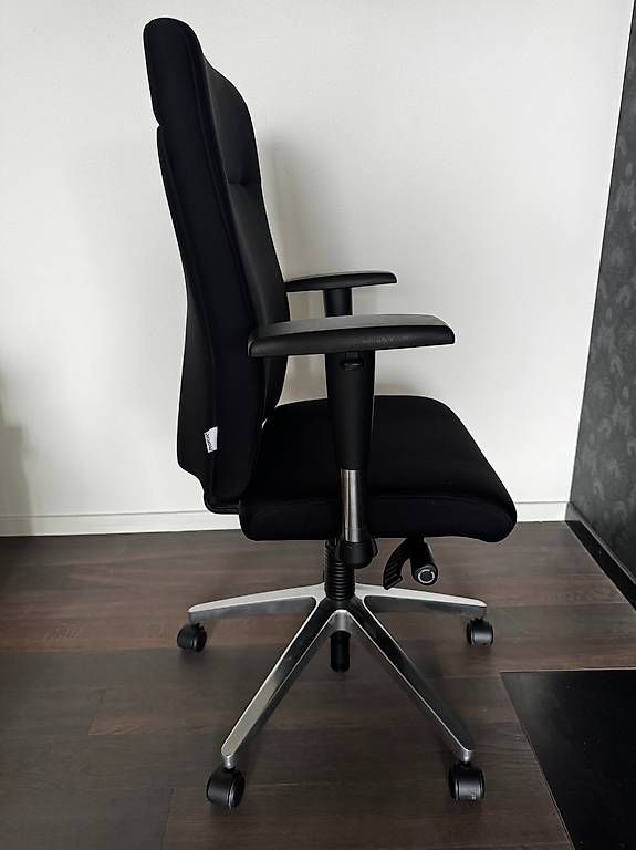 Stühle: Ergonomischer Bürodrehstuhl – Gebraucht aus Stäfa von Maurinho 2