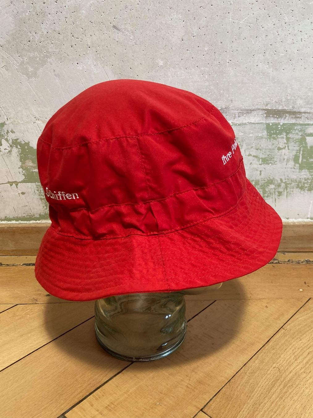 Copricapi, berretti & cappellini: Vintage Y2K Bob Ski Polizei – Usato da Zürich venduto da le_souk 3