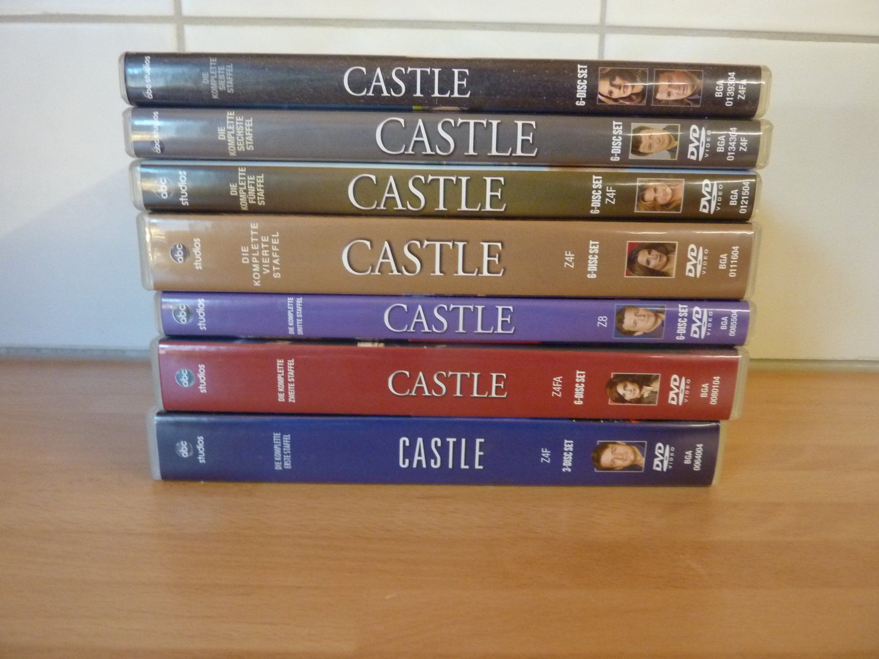 Tutti i DVDs: Castle Staffel  1 - 7 – Usato da Niederscherli venduto da Zahnd1 2