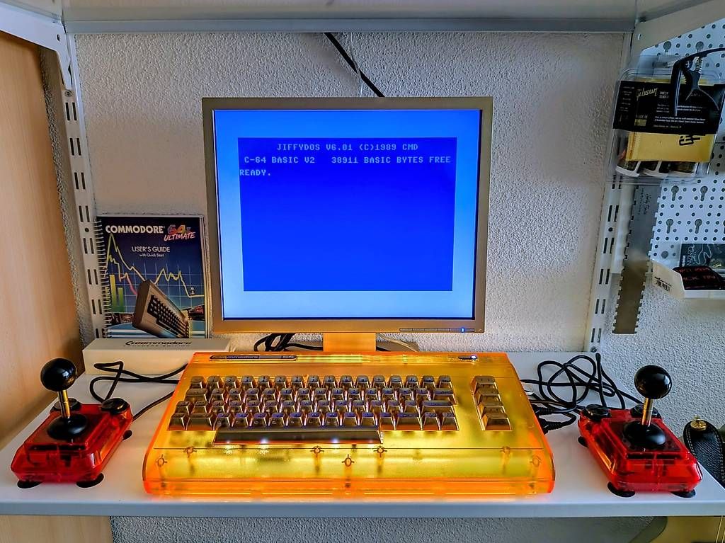 Commodore PC: Commodore 64 Ultimate Founders Edition + Zubehör – Usato da Winterthur venduto da Catscan 4