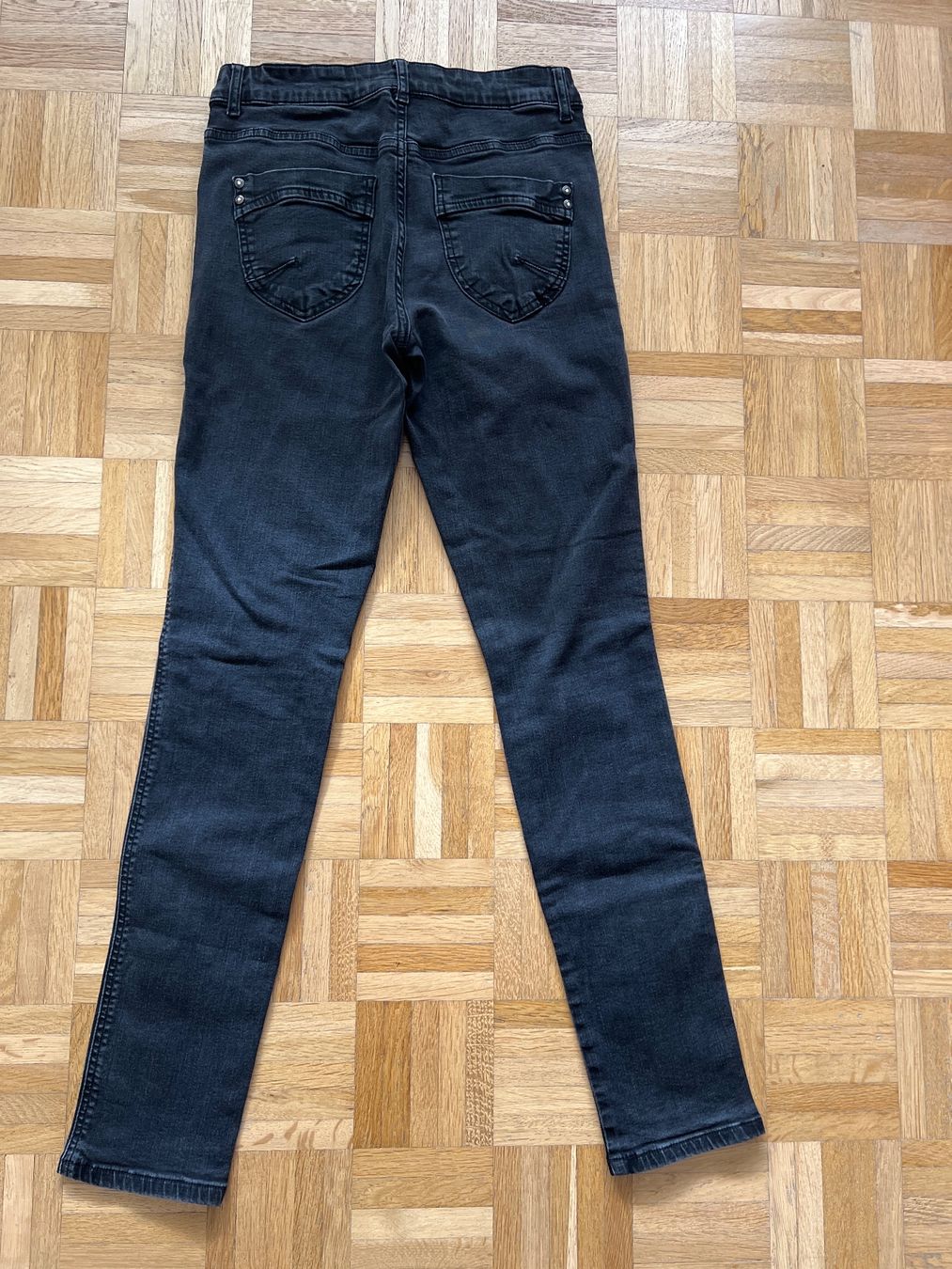 Jeans: Schicke, schwarze Jeans, Grösse 36 – Usato da Nussbaumen AG venduto da Magi58 1