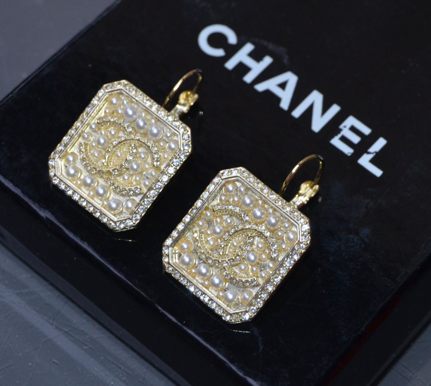 Chanel Orecchini pendenti & Orecchini a lobo: Chanel Ohrringe / boucles d'oreilles – Usato da Collonges venduto da Auganien 2