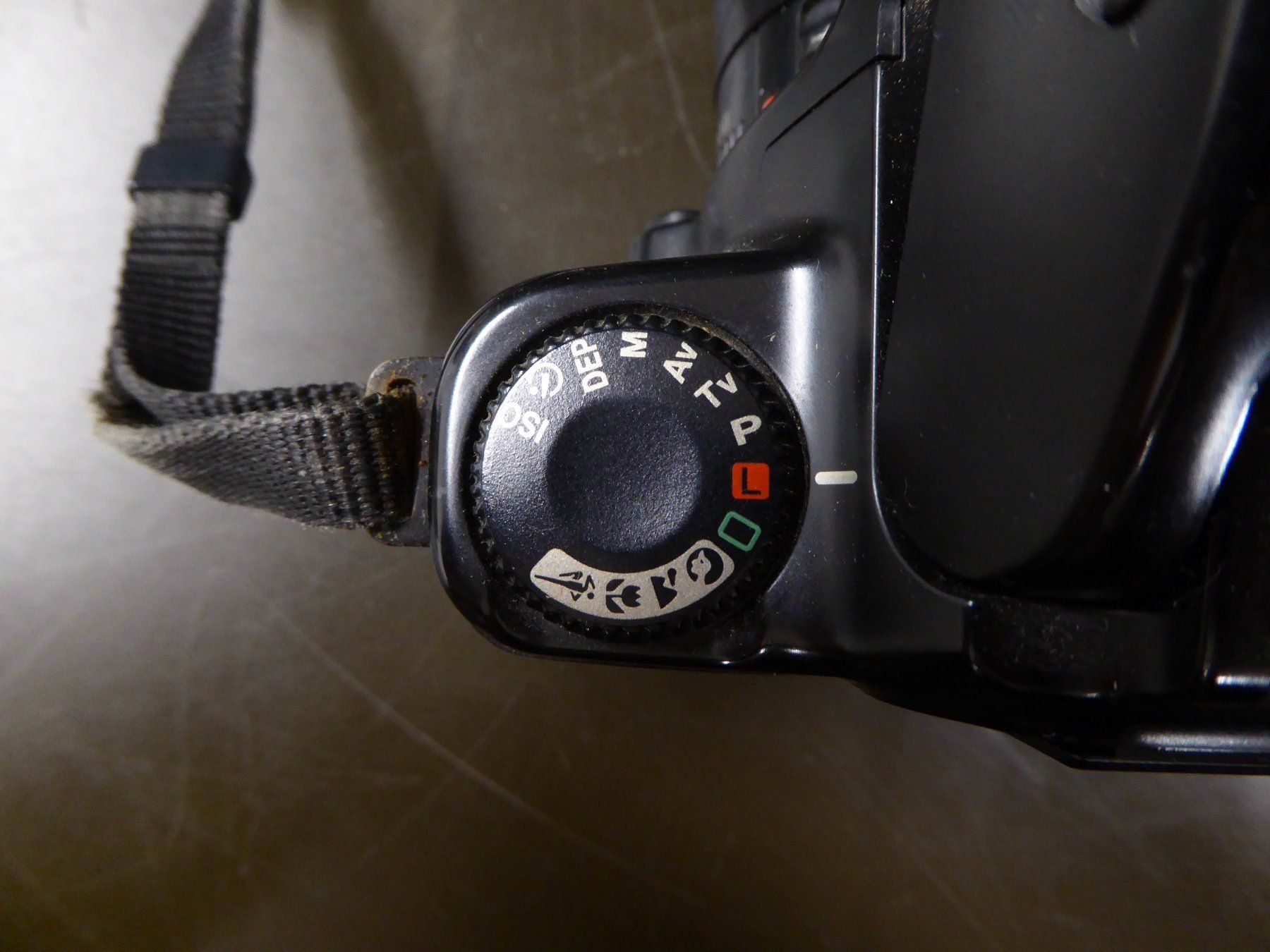 Canon Fotocamera: Canon EOS 1000F analog Spiegelreflexkamera mit Zoomobjektiv – Usato da Basel venduto da ili_j29z 6