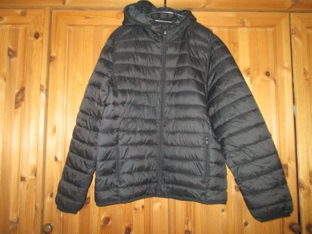 HERBST/WINTER WATTIERTE STEPPJACKE MIT KAPUTZE SCHWARZ GR.L