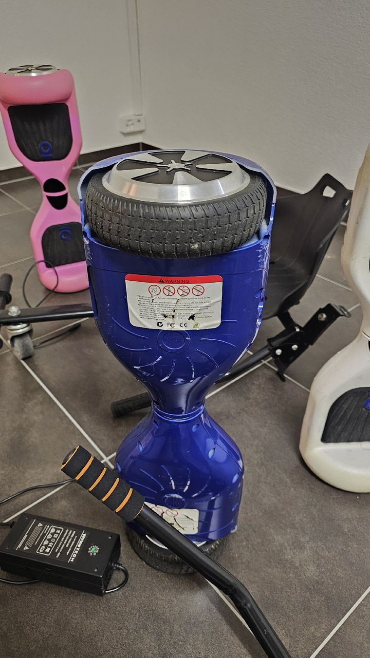 Hoverboard: 3 Hoverboards mit 2 Karts diverse Farben gebraucht – Usato da Oberbuchsiten venduto da Donald_Duck313 5