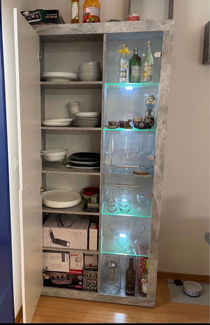 Vitrinen: Vitrine mit LED von Lipo – Gebraucht aus Sins von pau_m9bb 2