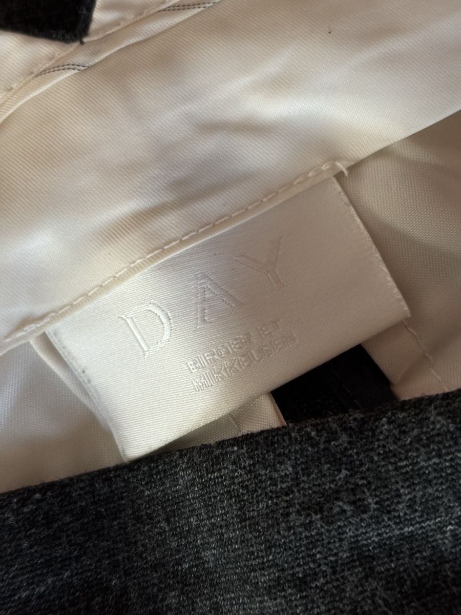 Malene Birger Pantaloni: Pantalon Day gris foncé – Usato da Dotzigen venduto da SecondHandGems 5