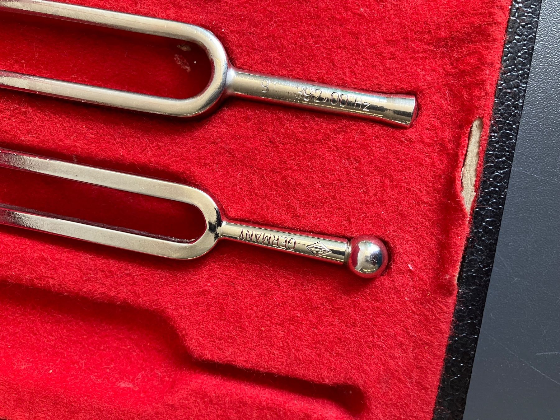 Strumenti musicali: Stimmgabelkoffer // Stimmgabel // Wittner Stimmgabelsatz – Usato da Aarburg venduto da Wendepunkt_Fundgrube 1