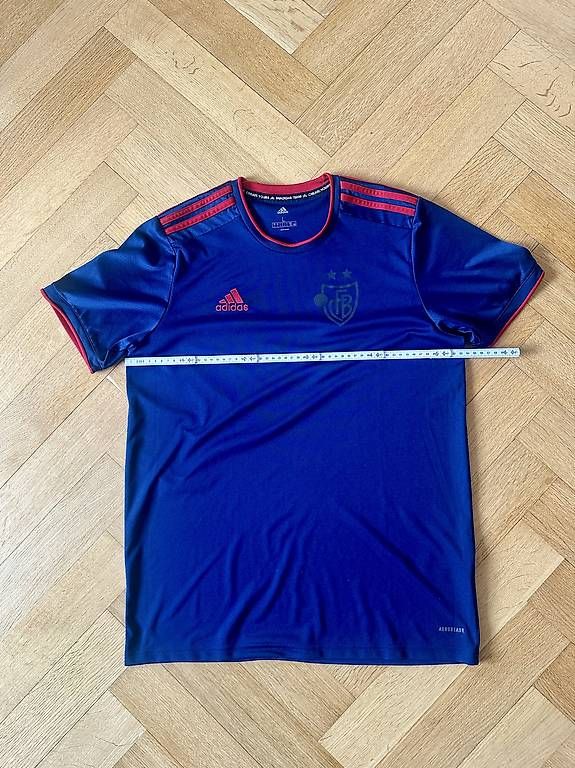 Adidas T-shirt: FC Basel Trainingsshirt in L – Usato da Basel venduto da thmnn 4